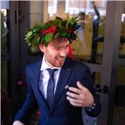 Laureato in lingue con livello inglese C1 e tedesco B2 impartisce lezioni per qualsiasi livello